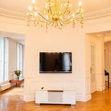 Haussmannien Auteuil Париж